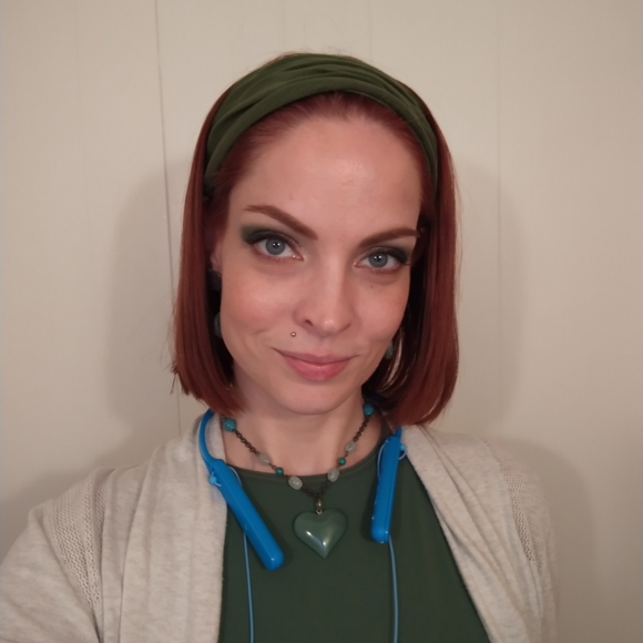 Meet your Posher, Ms. Mimi Moneyspent. - Picture 3 of 6